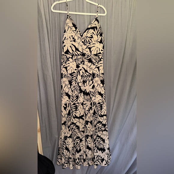 No Boundaries Dresses & Skirts - No Boundaries Black and Tan Leaf Print Maxi Dress